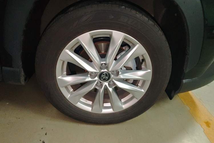 Used Toyota Corolla Cross 2024 2.0L Pioneer Edition Right Front Wheel Hub