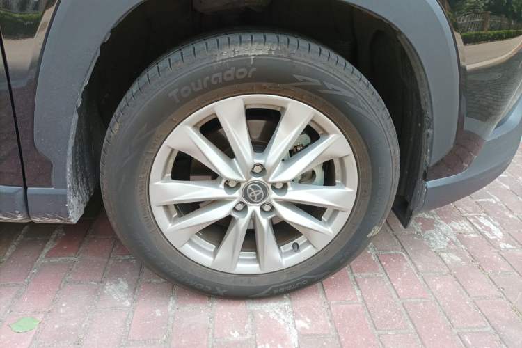 Used Toyota Corolla Cross 2024 2.0L Pioneer Edition Right Front Wheel Hub