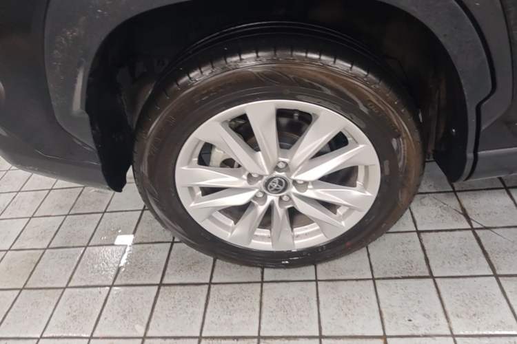 Used Toyota Corolla Cross 2024 2.0L Elite Edition Right Rear Wheel Hub