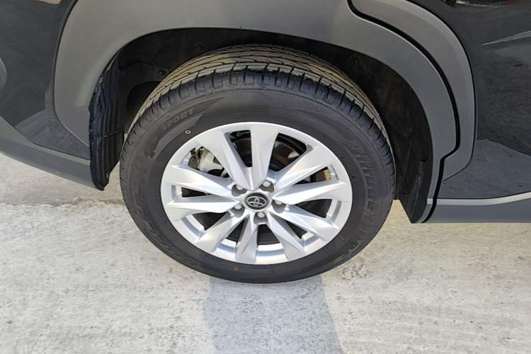 Used Toyota Corolla Cross 2024 2.0L Elite Edition Right Rear Wheel Hub
