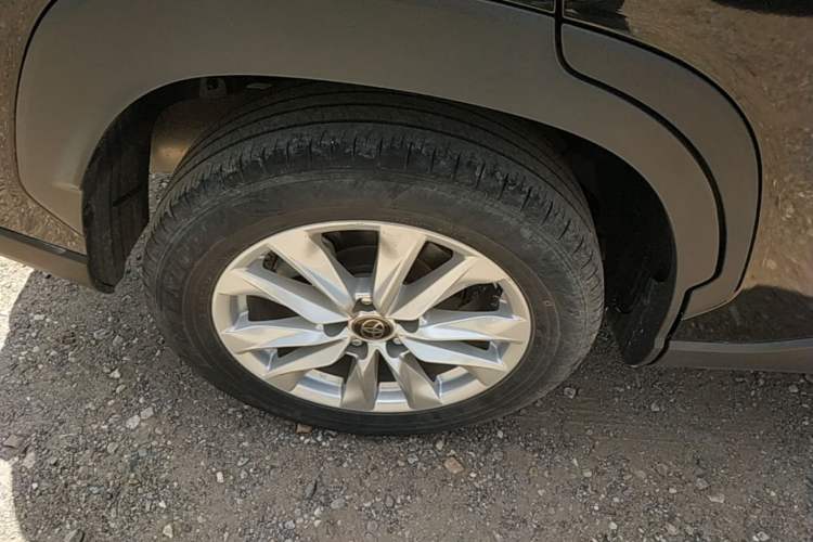 Used Toyota Corolla Cross 2024 2.0L Pioneer Edition Right Rear Wheel Hub
