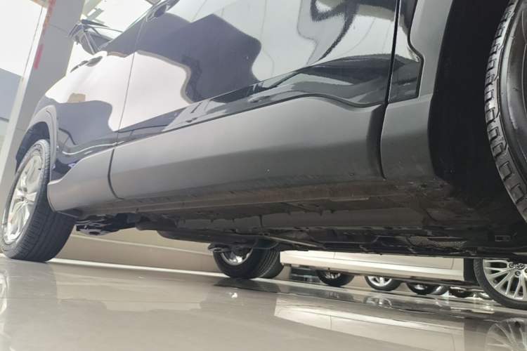 Used Toyota Corolla Cross 2024 2.0L Pioneer Edition Right Side Sill