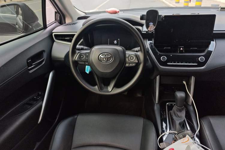 Used Toyota Corolla Cross 2024 2.0L Smart Electric Hybrid Dual-Engine Pioneer Edition Steering Wheel