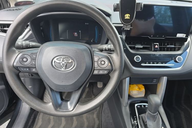 Used Toyota Corolla Cross 2024 2.0L Smart Electric Hybrid Dual-Engine Pioneer Edition Steering Wheel