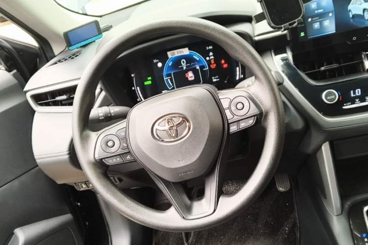 Used Toyota Corolla Cross 2024 2.0L Smart Electric Hybrid Dual-Engine Pioneer Edition Steering Wheel