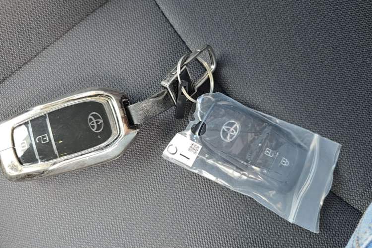 Used Toyota Corolla Cross 2024 2.0L Smart Electric Hybrid Dual-Engine Pioneer Edition Vehicle Key