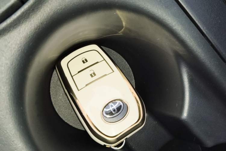 Used Toyota Corolla Cross 2024 2.0L Smart Electric Hybrid Dual-Engine Pioneer Edition Vehicle Key