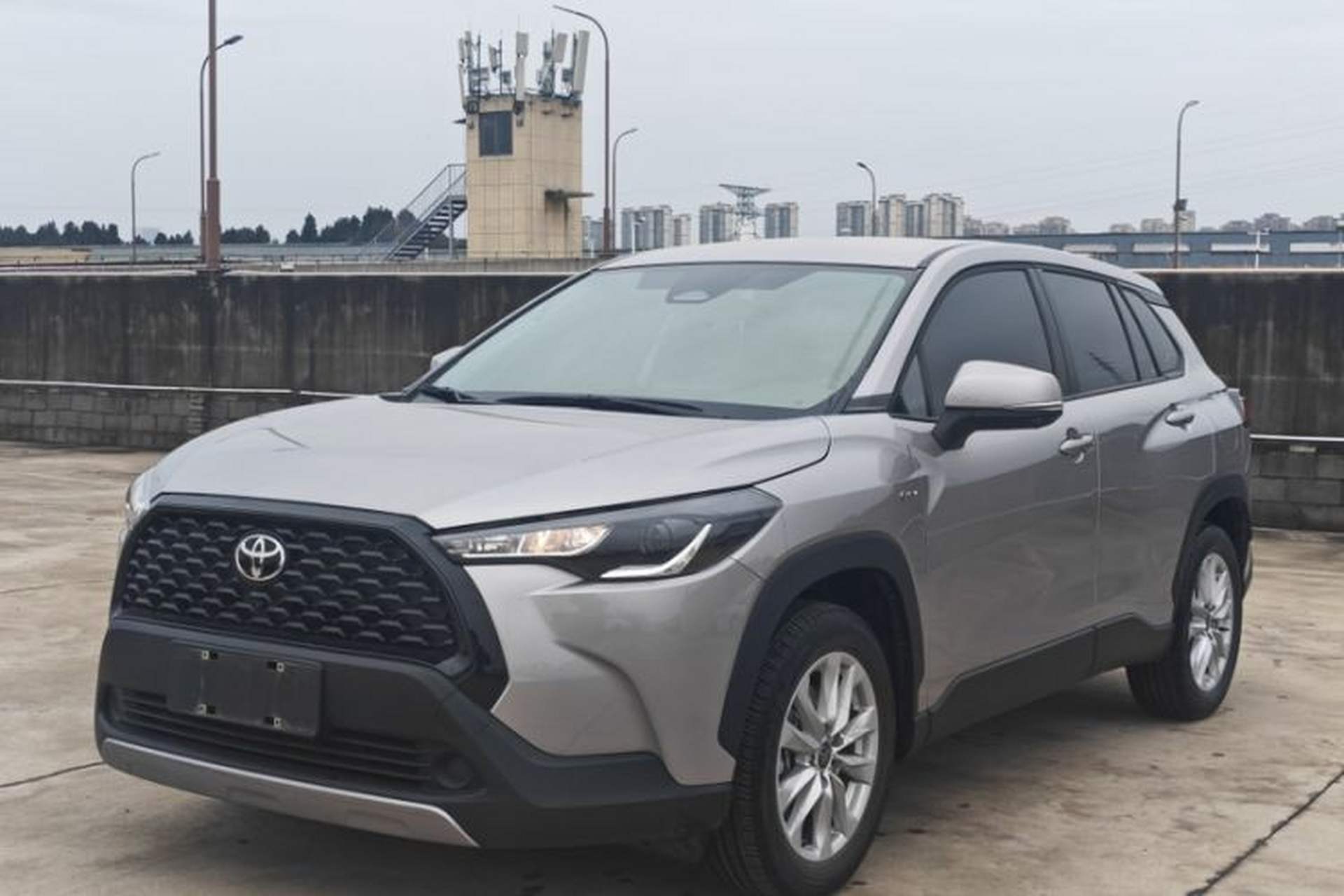 Used Toyota Corolla Cross 2024 2.0L Smart Electric Hybrid Dual-Engine Pioneer Edition Front Left 45 Deg
