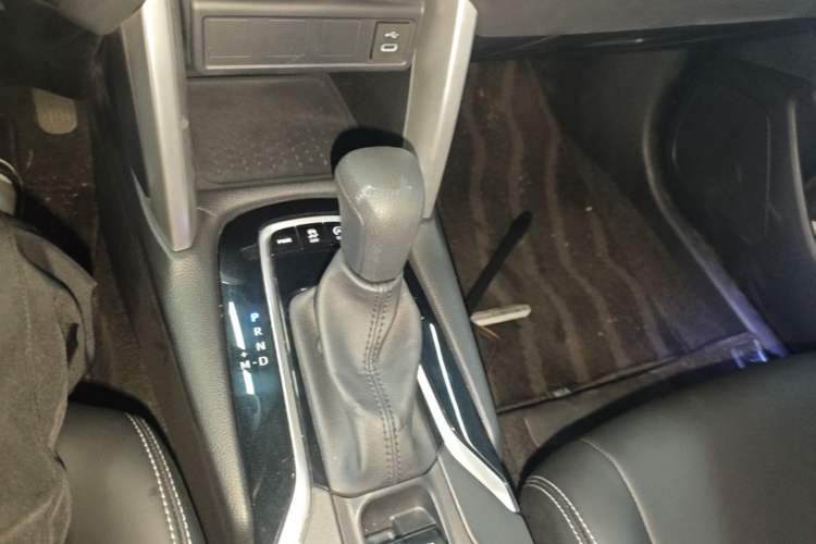 Used Toyota Corolla Cross 2024 2.0L Pioneer Edition Gear Lever