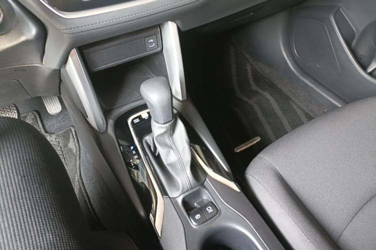 Used Toyota Corolla Cross 2024 2.0L Smart Electric Hybrid Dual-Engine Pioneer Edition Gear Lever