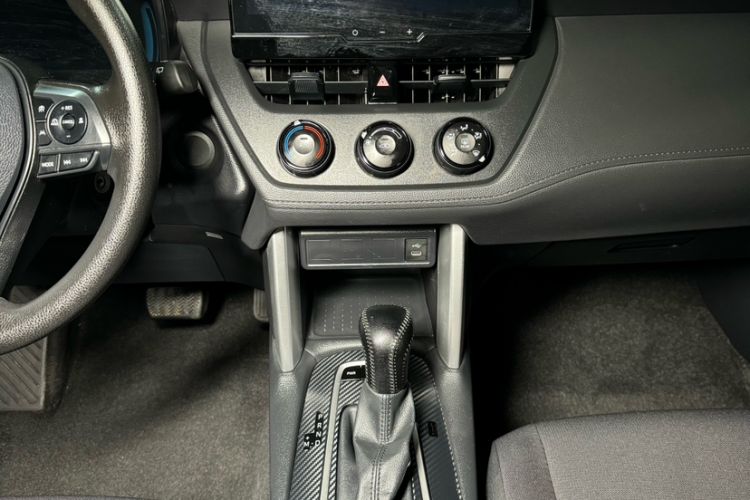 Used Toyota Corolla Cross 2024 2.0L Pioneer Edition Interior 10