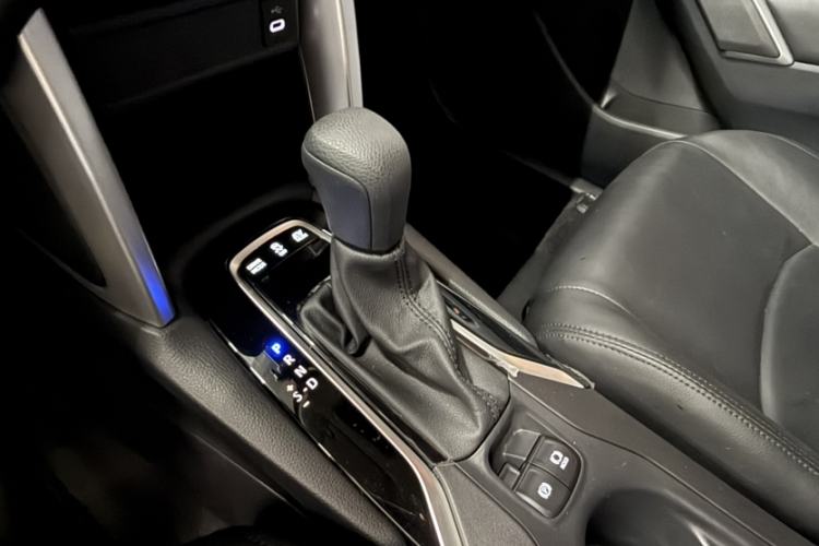 Used Toyota Corolla Cross 2024 2.0L Smart Electric Hybrid Dual-Engine Elite Edition Interior 2