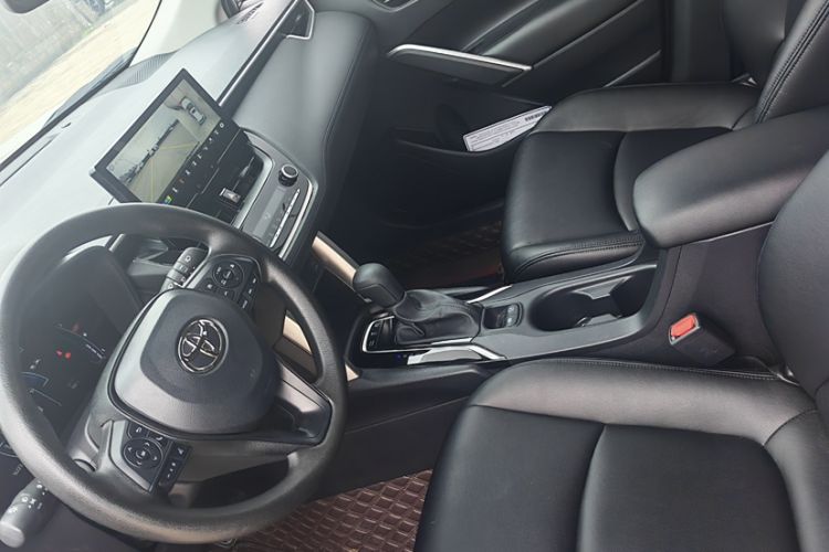 Used Toyota Corolla Cross 2024 2.0L Smart Electric Hybrid Dual-Engine Pioneer Edition Interior 3