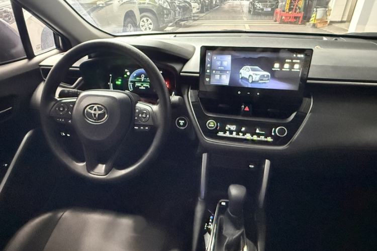 Used Toyota Corolla Cross 2024 2.0L Smart Electric Hybrid Dual-Engine Elite Edition Interior 7
