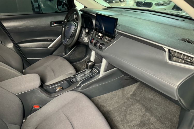Used Toyota Corolla Cross 2024 2.0L Pioneer Edition Interior 7