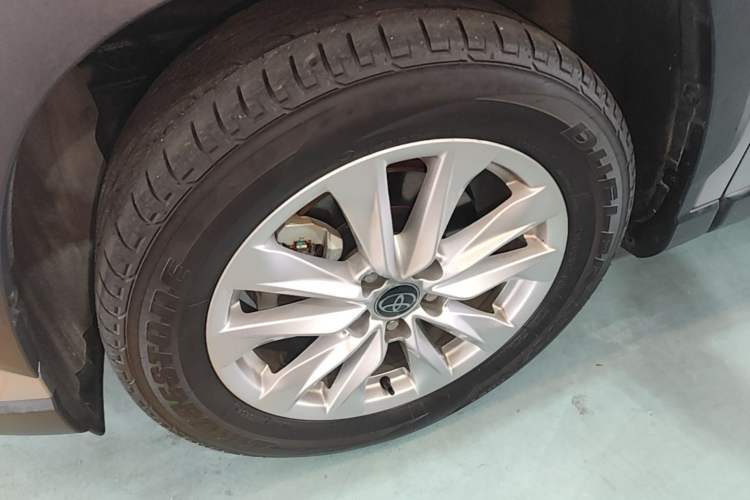 Used Toyota Corolla Cross 2024 2.0L Pioneer Edition Left Front Wheel Hub