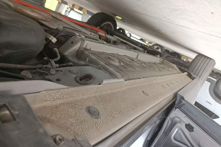 Used Toyota Corolla Cross 2024 2.0L Smart Electric Hybrid Dual-Engine Pioneer Edition Left Side Sill
