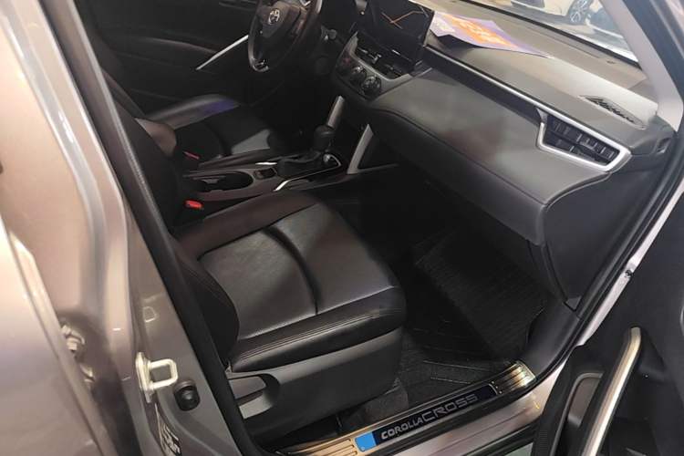Used Toyota Corolla Cross 2024 2.0L Pioneer Edition Right Front Seat