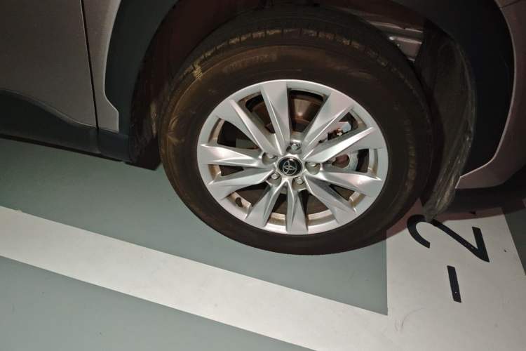 Used Toyota Corolla Cross 2024 2.0L Pioneer Edition Right Front Wheel Hub
