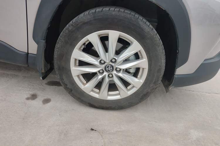 Used Toyota Corolla Cross 2024 2.0L Pioneer Edition Right Front Wheel Hub