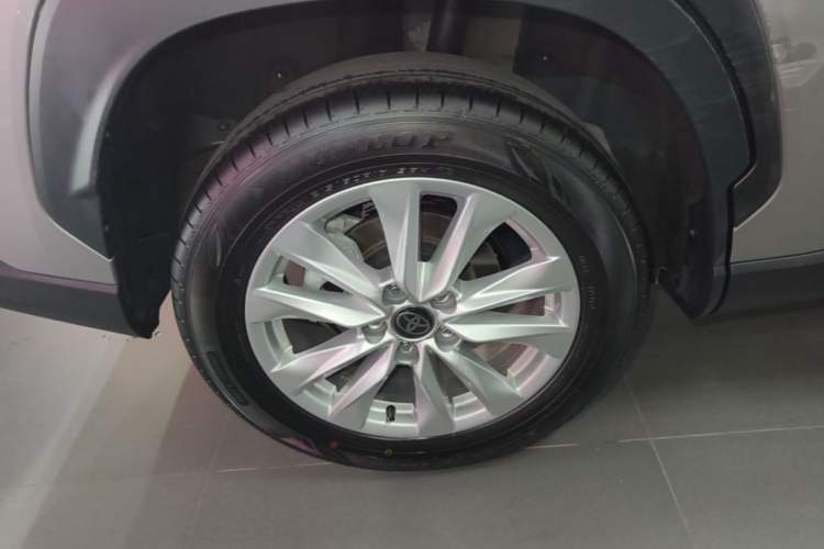 Used Toyota Corolla Cross 2024 2.0L Pioneer Edition Right Rear Wheel Hub