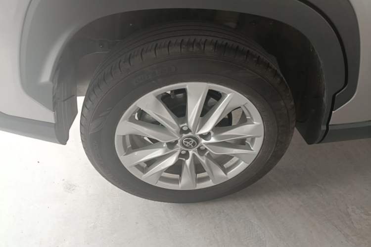 Used Toyota Corolla Cross 2024 2.0L Smart Electric Hybrid Dual-Engine Pioneer Edition Right Rear Wheel Hub