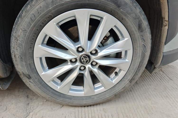 Used Toyota Corolla Cross 2024 2.0L Pioneer Edition Right Front Wheel Hub