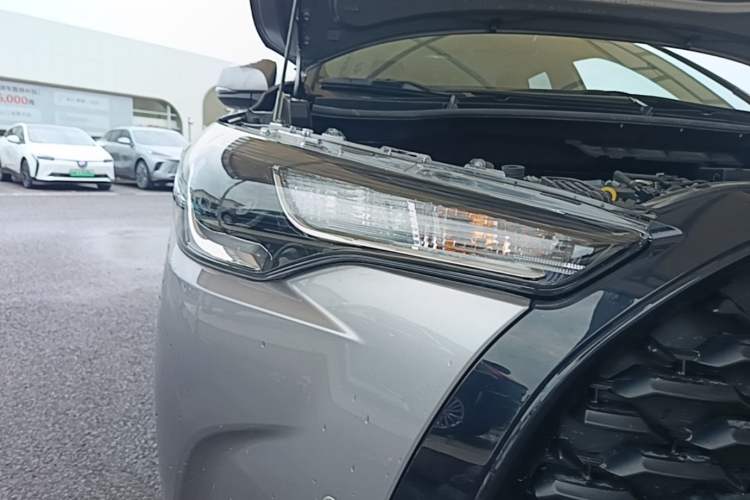 Used Toyota Corolla Cross 2024 2.0L Pioneer Edition Right Front Headlight