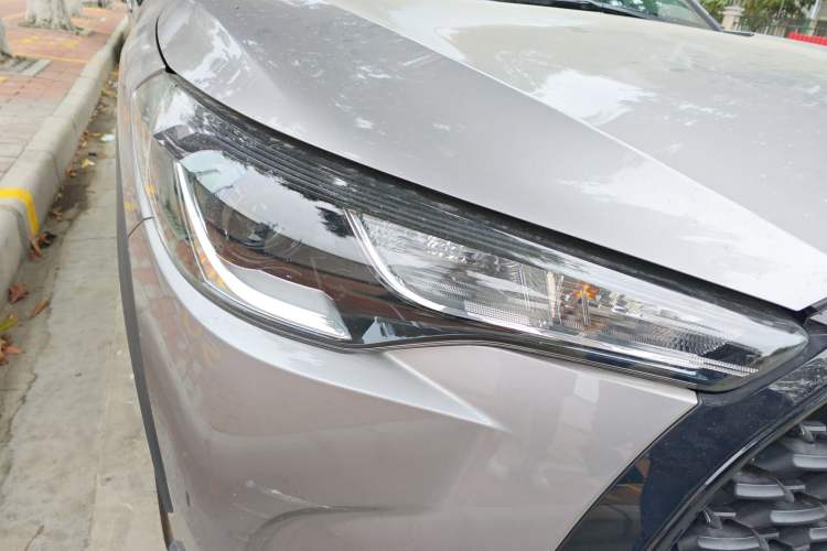 Used Toyota Corolla Cross 2024 2.0L Pioneer Edition Right Front Headlight