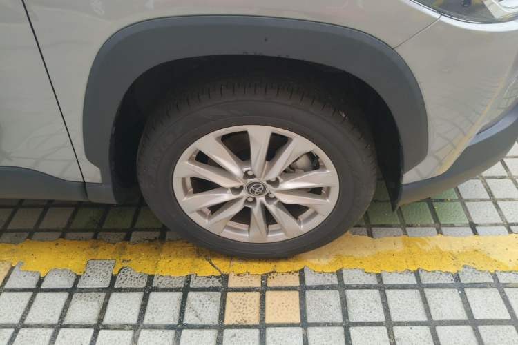 Used Toyota Corolla Cross 2024 2.0L Pioneer Edition Right Front Wheel Hub