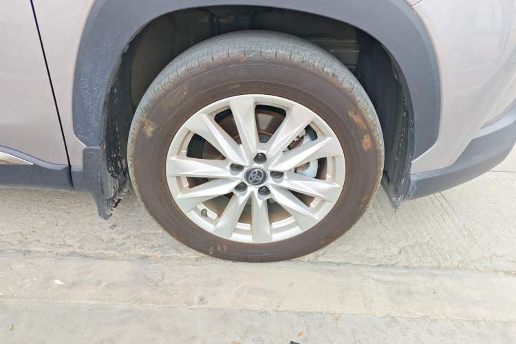 Used Toyota Corolla Cross 2024 2.0L Pioneer Edition Right Front Wheel Hub