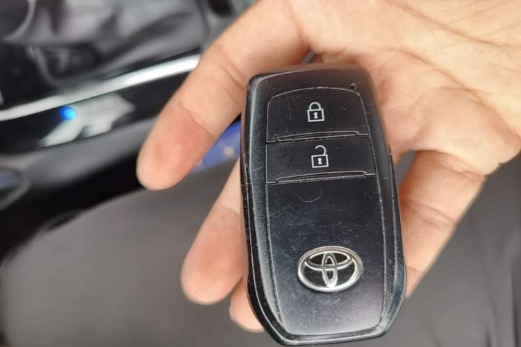 Used Toyota Corolla Cross 2024 2.0L Smart Electric Hybrid Dual-Engine Pioneer Edition Vehicle Key