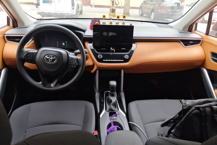 Used Toyota Corolla Cross 2024 2.0L Smart Electric Hybrid Dual-Engine Elite Edition Interior 2