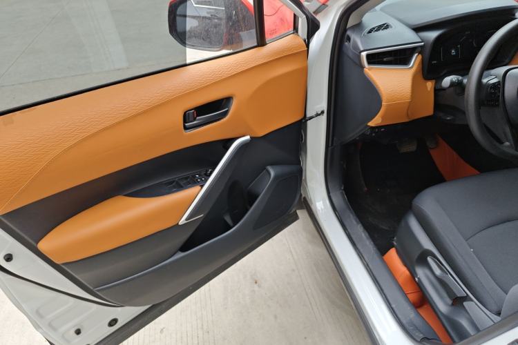 Used Toyota Corolla Cross 2024 2.0L Smart Electric Hybrid Dual-Engine Elite Edition Interior 3