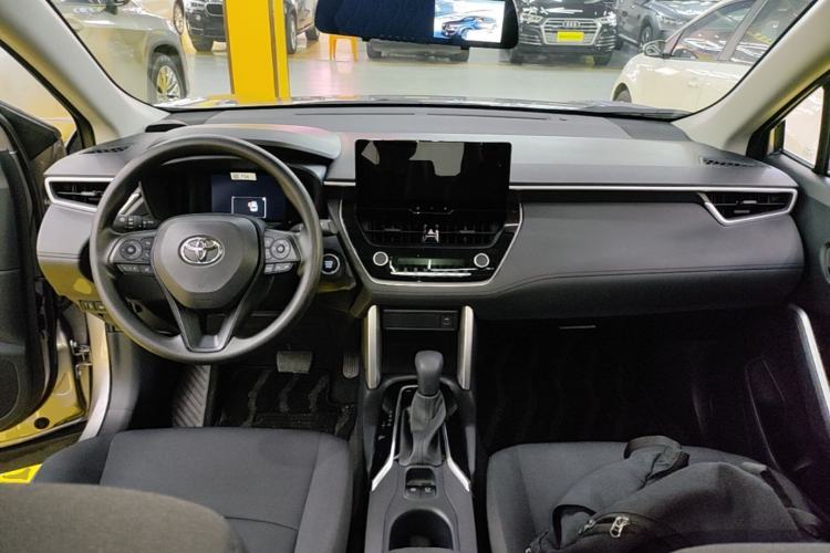 Used Toyota Corolla Cross 2024 2.0L Elite Edition Center Console