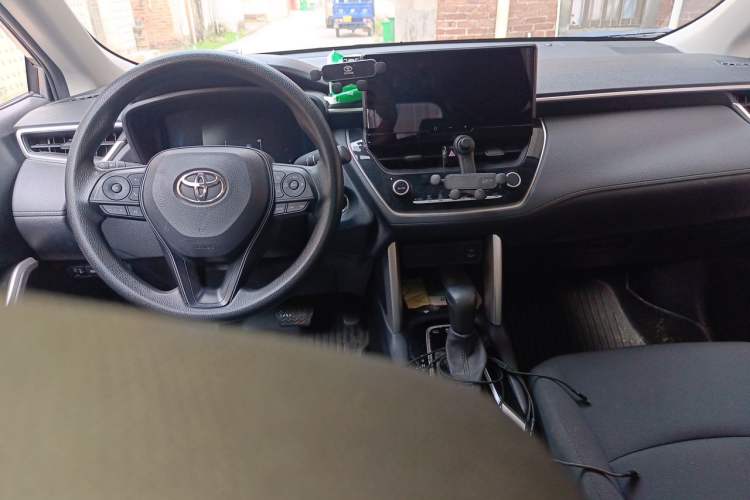 Used Toyota Corolla Cross 2024 2.0L Smart Electric Hybrid Dual-Engine Pioneer Edition Center Console