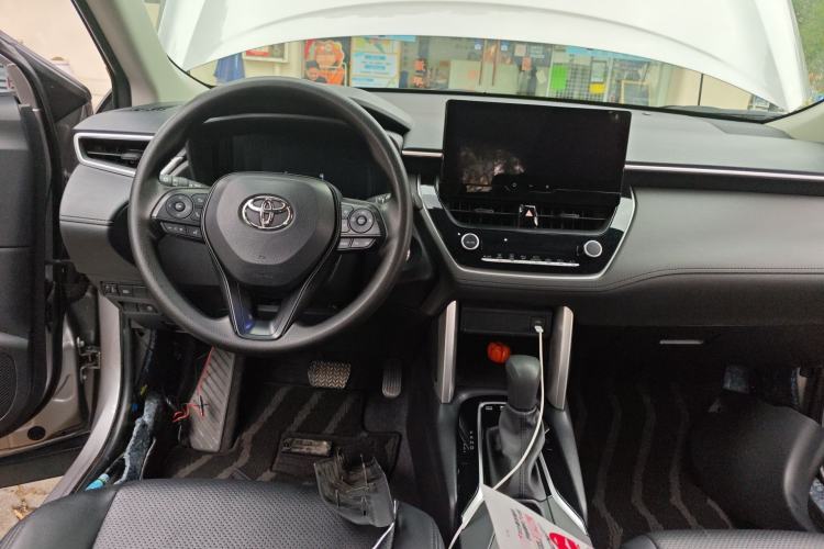 Used Toyota Corolla Cross 2024 2.0L Smart Electric Hybrid Dual-Engine Pioneer Edition Center Console