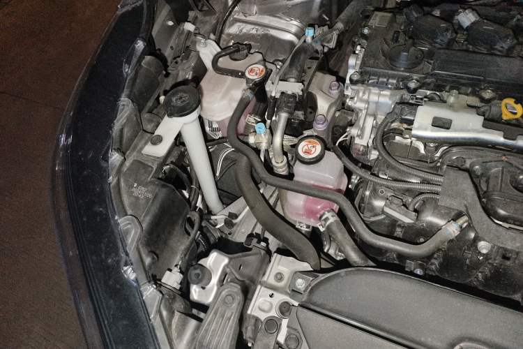 Used Toyota Corolla Cross 2024 2.0L Smart Electric Hybrid Dual-Engine Pioneer Edition Engine Bay Right