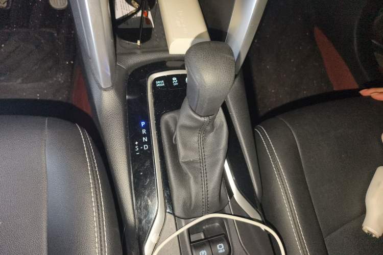 Used Toyota Corolla Cross 2024 2.0L Smart Electric Hybrid Dual-Engine Pioneer Edition Gear Lever