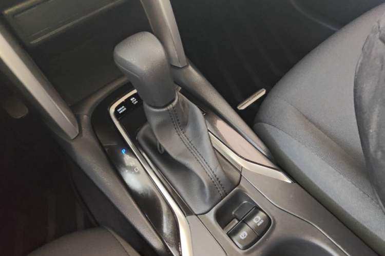 Used Toyota Corolla Cross 2024 2.0L Smart Electric Hybrid Dual-Engine Pioneer Edition Gear Lever