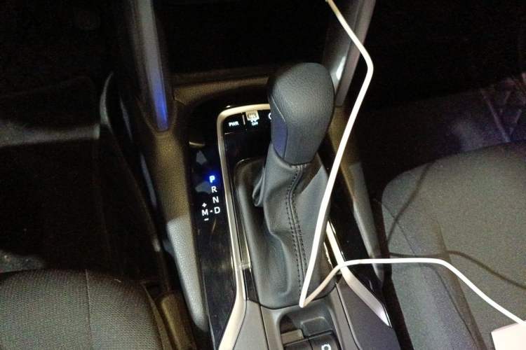 Used Toyota Corolla Cross 2024 2.0L Elite Edition Gear Lever