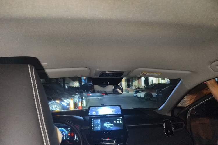 Used Toyota Corolla Cross 2024 2.0L Smart Electric Hybrid Dual-Engine Pioneer Edition Headliner