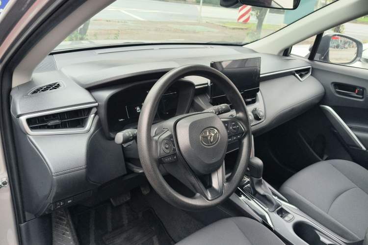 Used Toyota Corolla Cross 2024 2.0L Pioneer Edition Interior 1