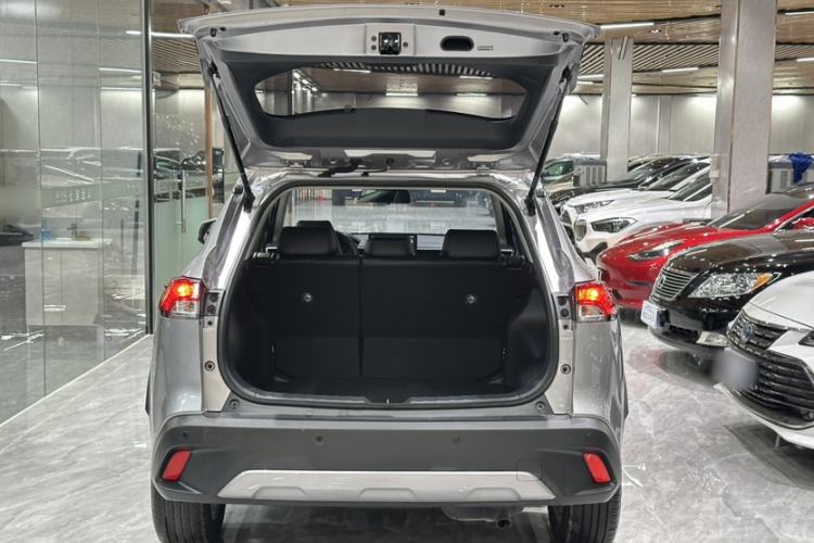 Used Toyota Corolla Cross 2024 2.0L Smart Electric Hybrid Dual-Engine Pioneer Edition Interior 10