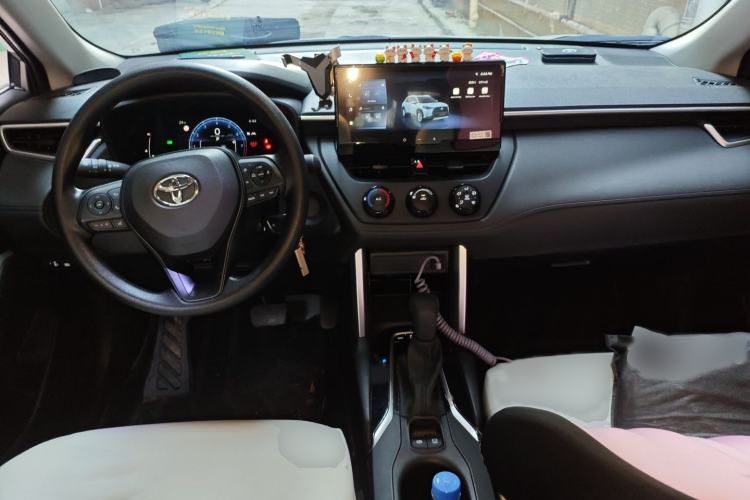 Used Toyota Corolla Cross 2024 2.0L Pioneer Edition Interior 2