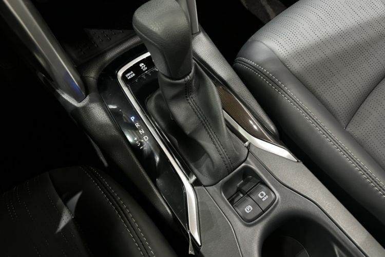Used Toyota Corolla Cross 2024 2.0L Smart Electric Hybrid Dual-Engine Pioneer Edition Interior 5