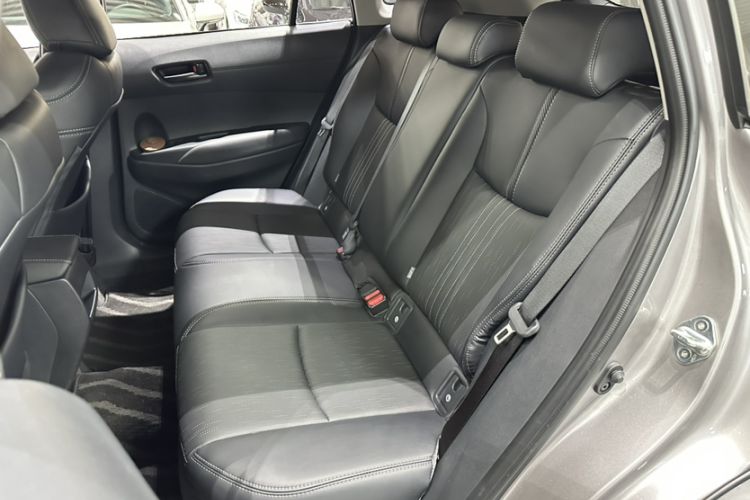 Used Toyota Corolla Cross 2024 2.0L Smart Electric Hybrid Dual-Engine Pioneer Edition Interior 8