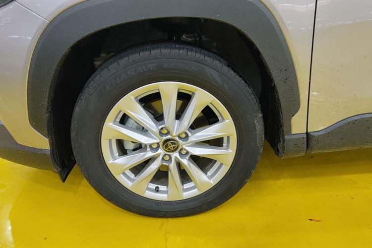 Used Toyota Corolla Cross 2024 2.0L Elite Edition Left Front Wheel Hub