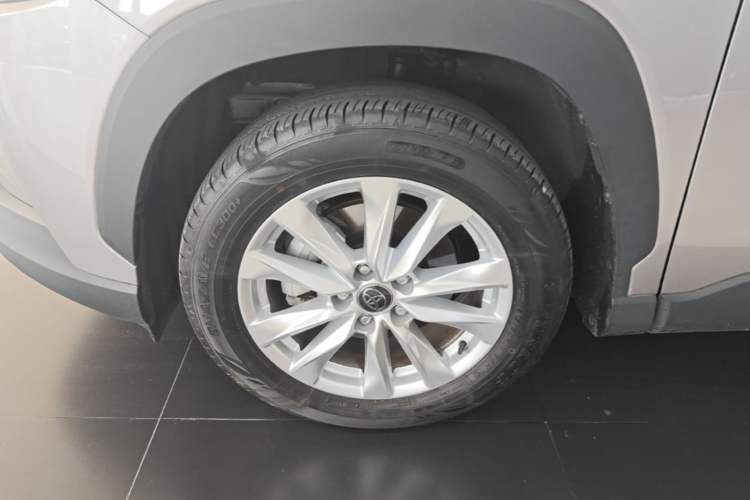 Used Toyota Corolla Cross 2024 2.0L Smart Electric Hybrid Dual-Engine Pioneer Edition Left Front Wheel Hub