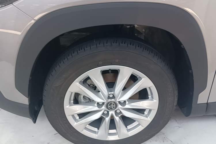Used Toyota Corolla Cross 2024 2.0L Pioneer Edition Left Front Wheel Hub